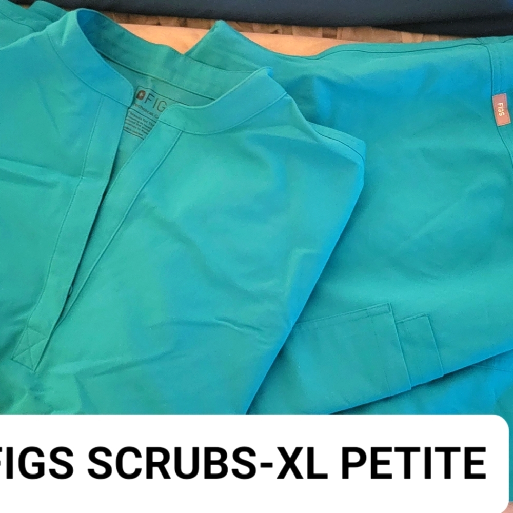 FIGS scrubs set XL